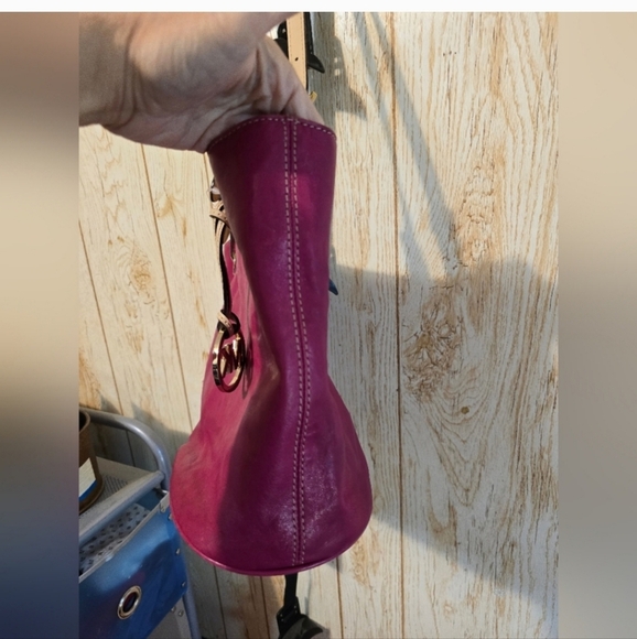 Michael Kors Elegant Raspberry Pink Handbag Preloved - Picture 3 of 9
